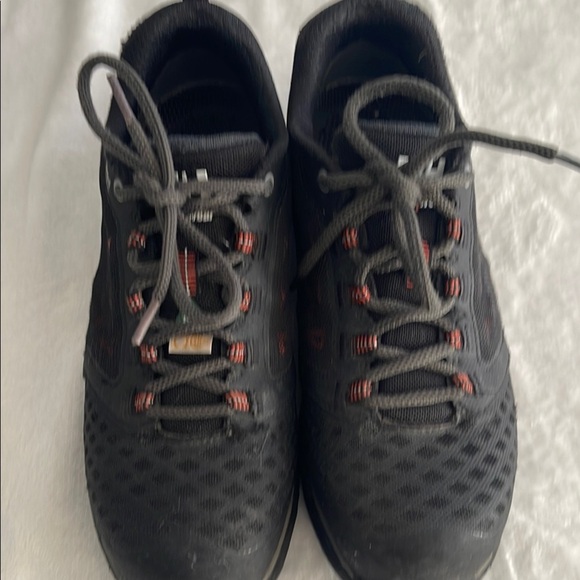 Helly Hansen steel toe Shoes with Breathable Fabric - Picture 1 of 7